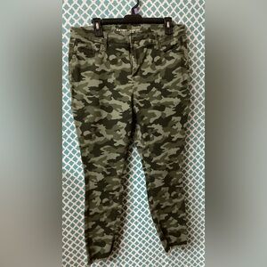 Old Navy Rockstar women’s Camouflage Pants size 14
